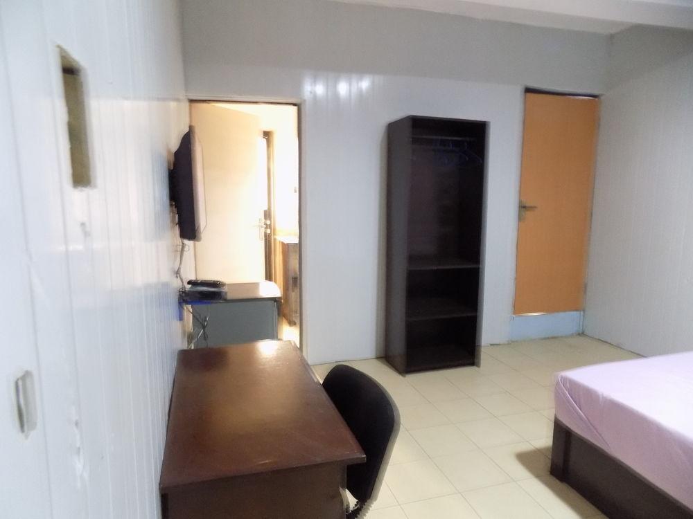 Posh Apartments And Hotel อีเคจา ภายนอก รูปภาพ