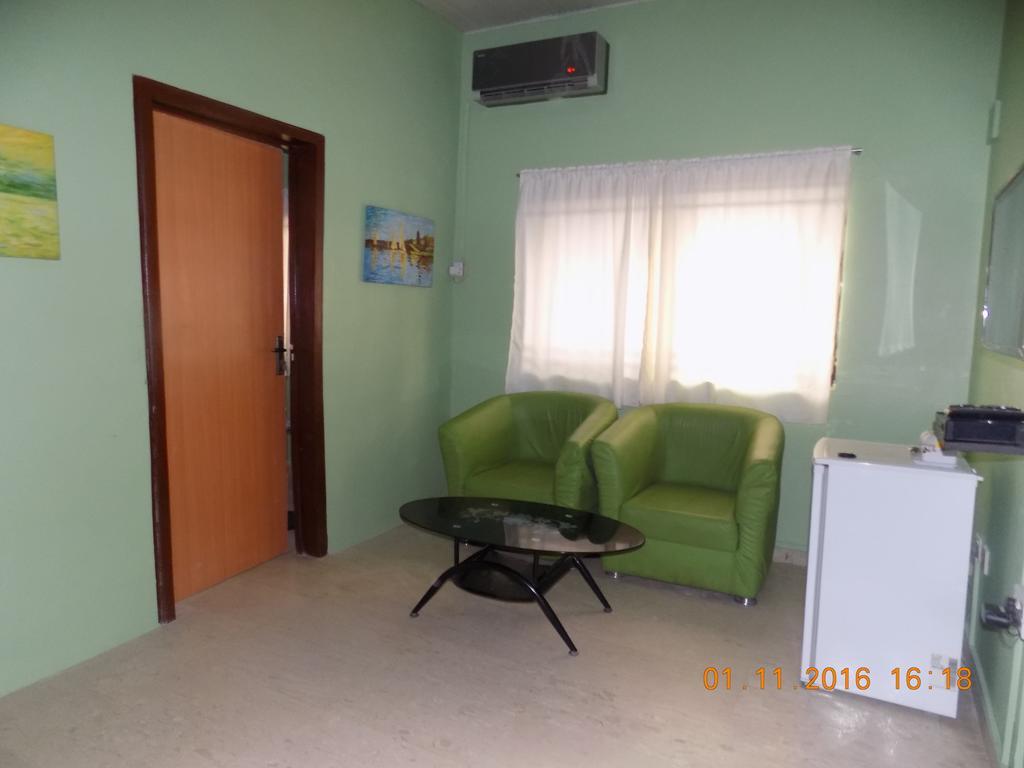 Posh Apartments And Hotel อีเคจา ภายนอก รูปภาพ