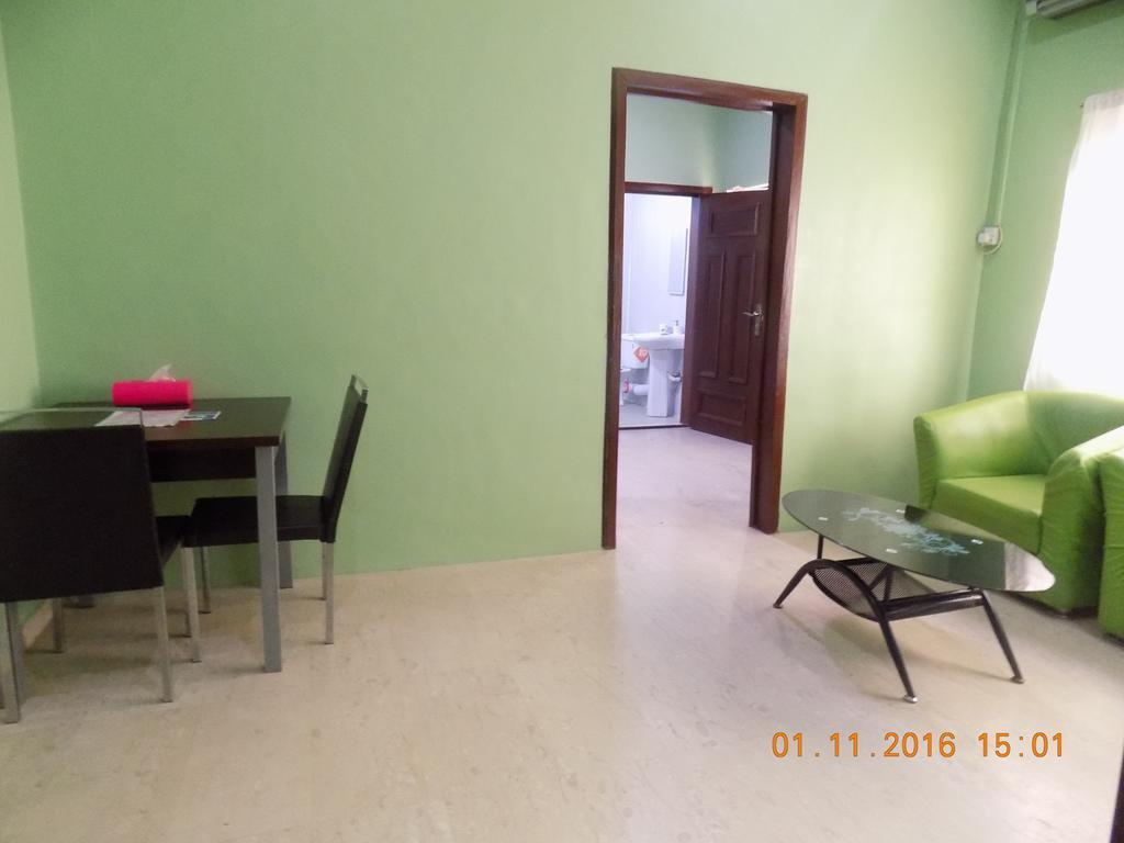 Posh Apartments And Hotel อีเคจา ภายนอก รูปภาพ
