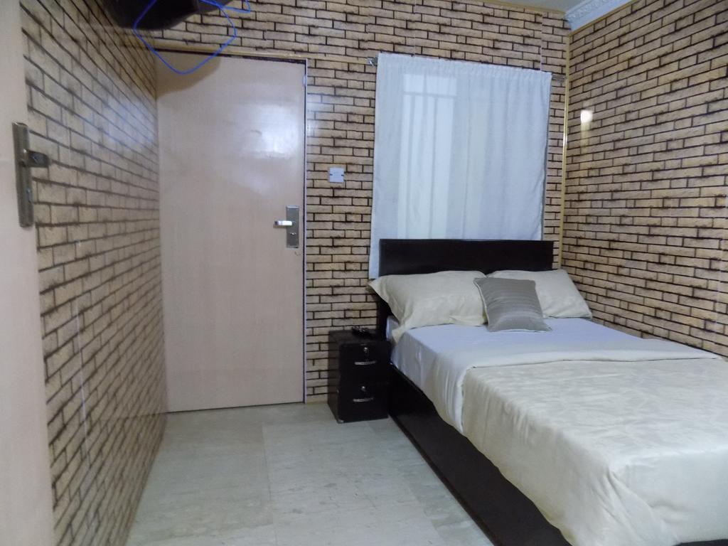 Posh Apartments And Hotel อีเคจา ภายนอก รูปภาพ