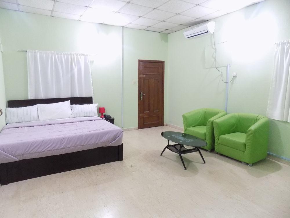 Posh Apartments And Hotel อีเคจา ภายนอก รูปภาพ