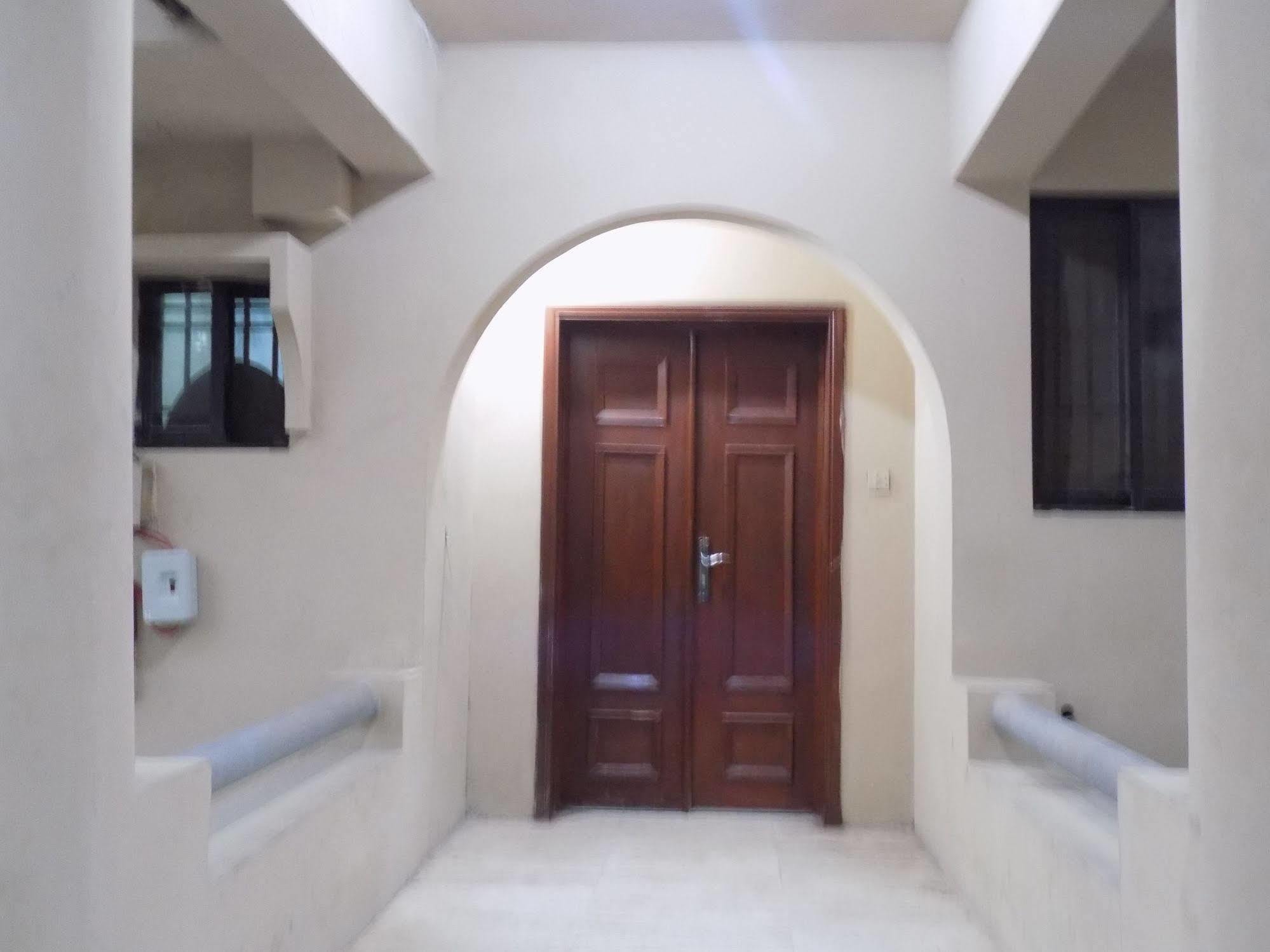 Posh Apartments And Hotel อีเคจา ภายนอก รูปภาพ