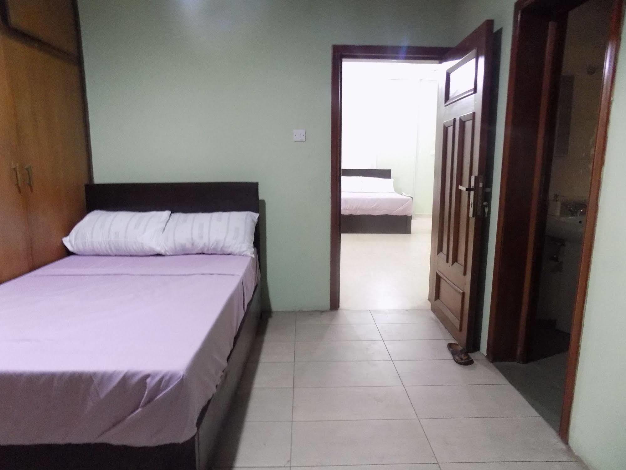 Posh Apartments And Hotel อีเคจา ภายนอก รูปภาพ