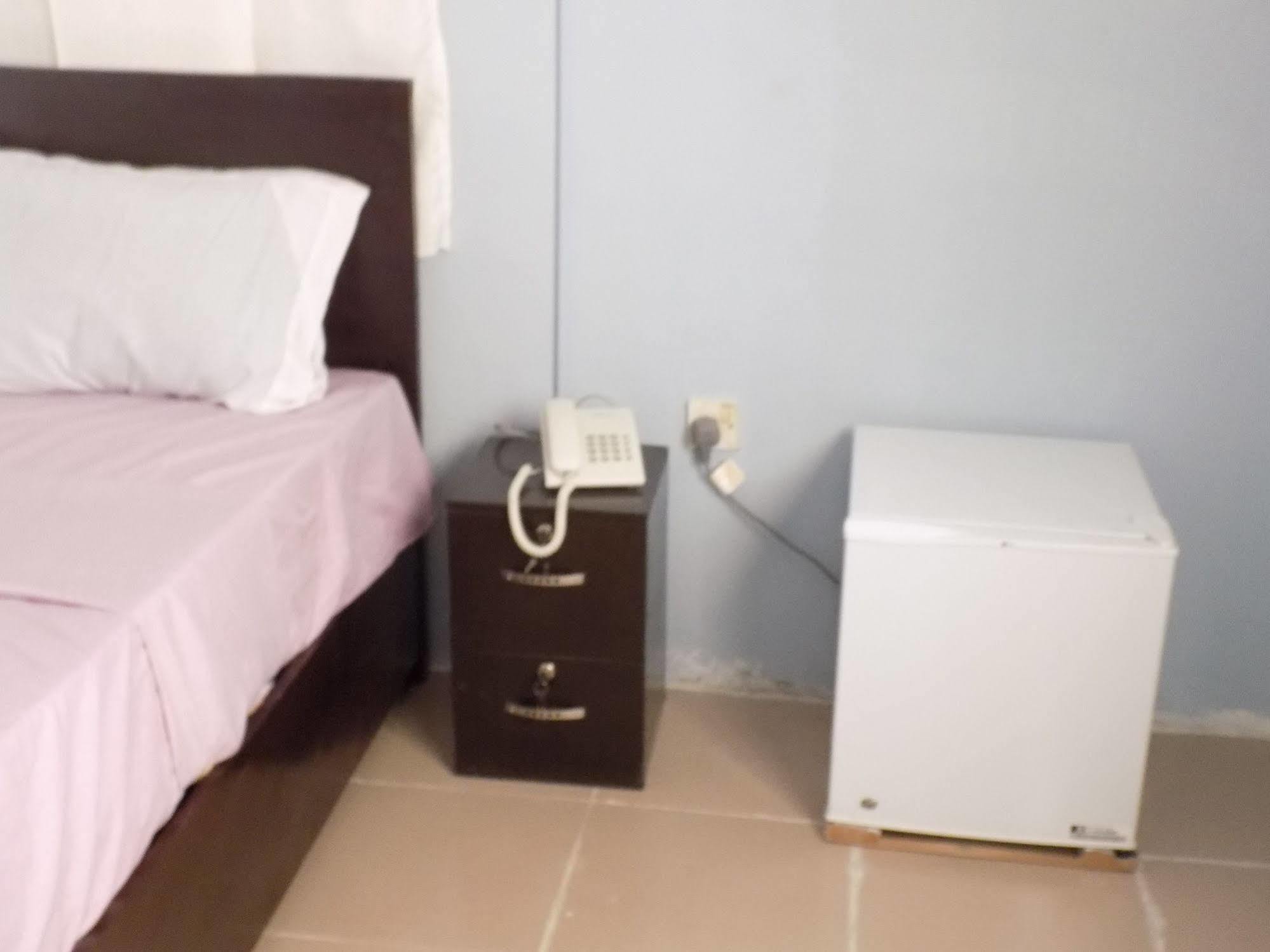 Posh Apartments And Hotel อีเคจา ภายนอก รูปภาพ
