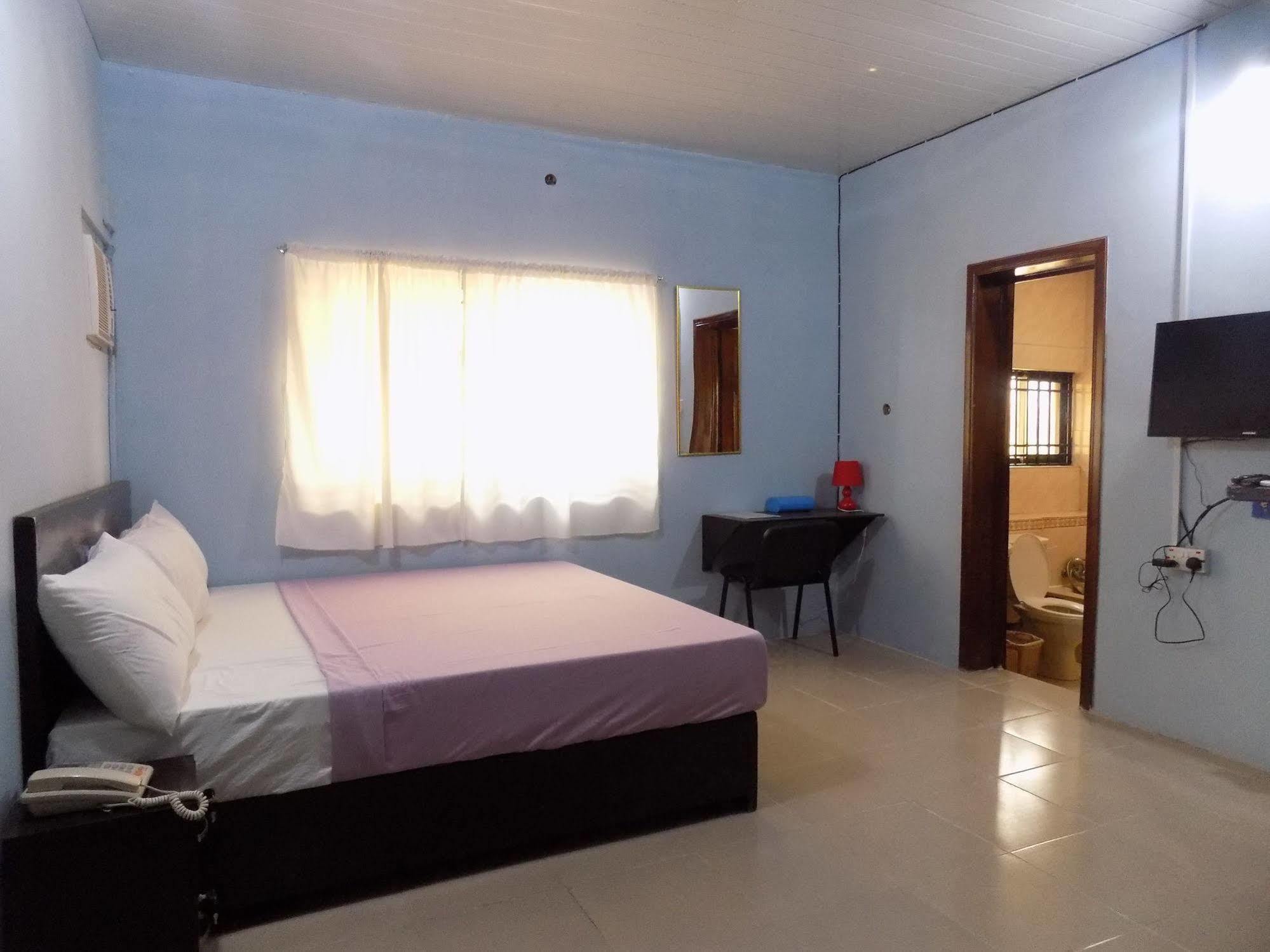 Posh Apartments And Hotel อีเคจา ภายนอก รูปภาพ